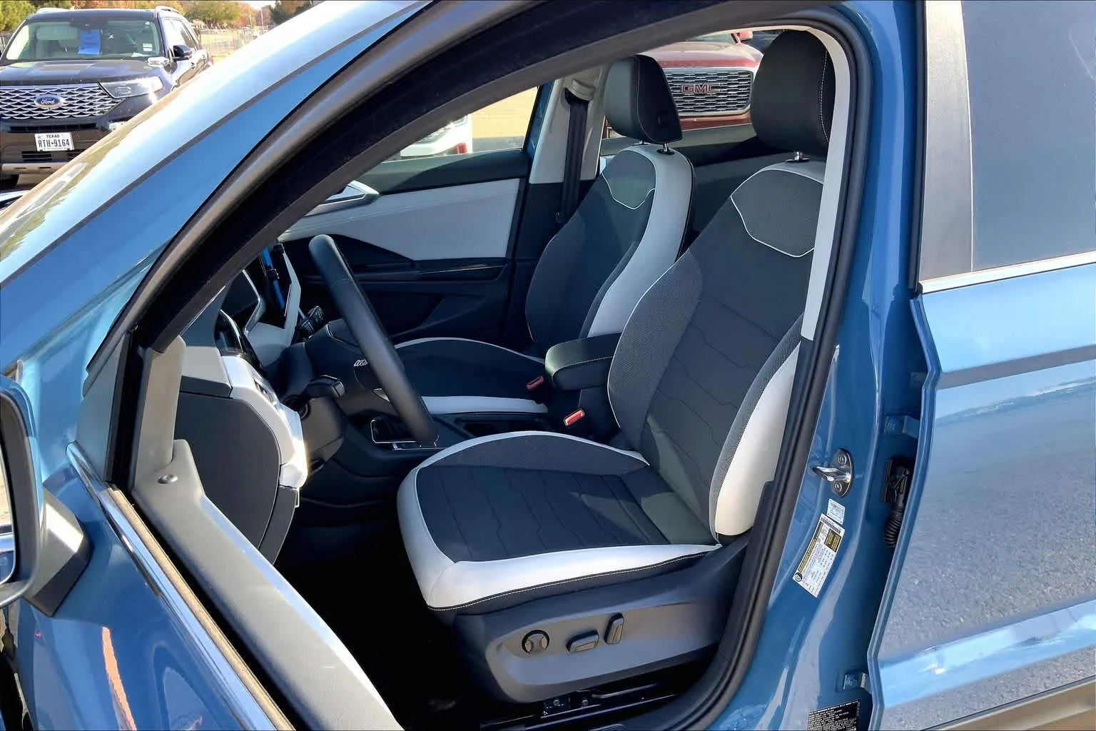 New 2026 Monterey Blue Pearl Volkswagen SE image 9