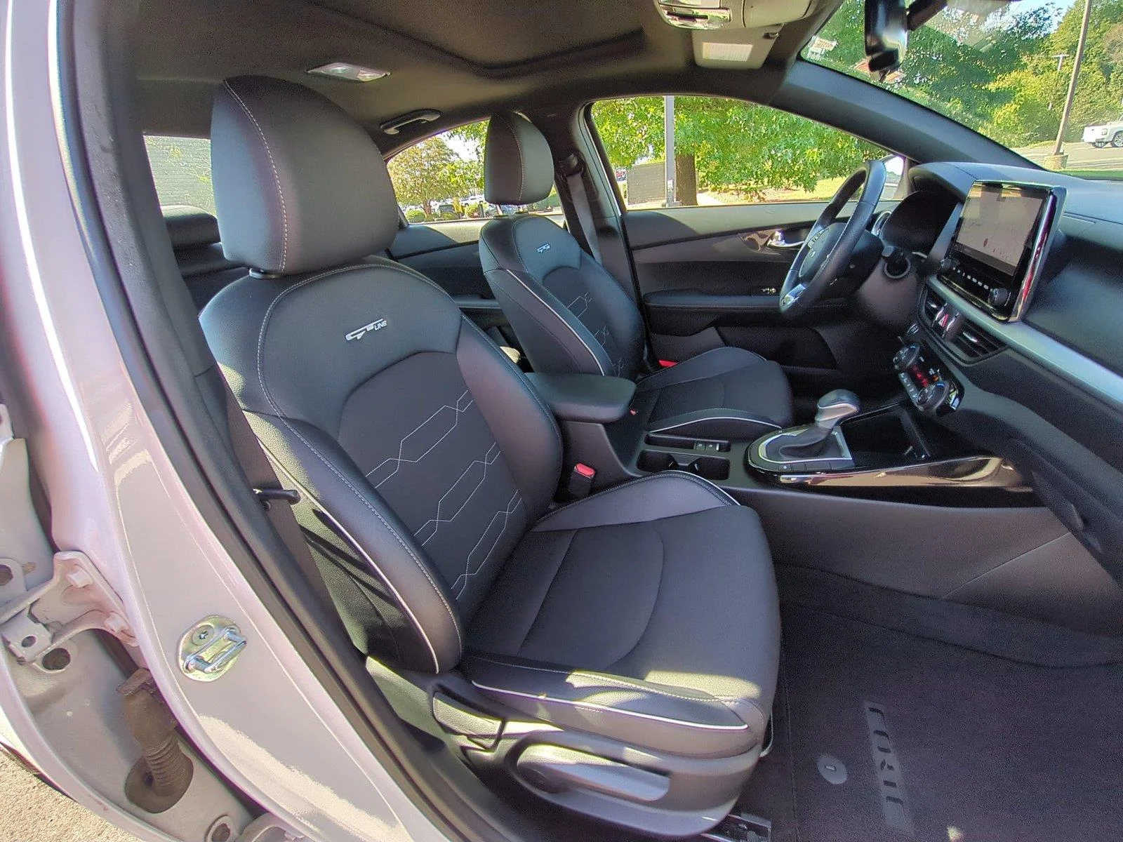 Used 2024 Snow White Pearl Kia GT-Line image 37