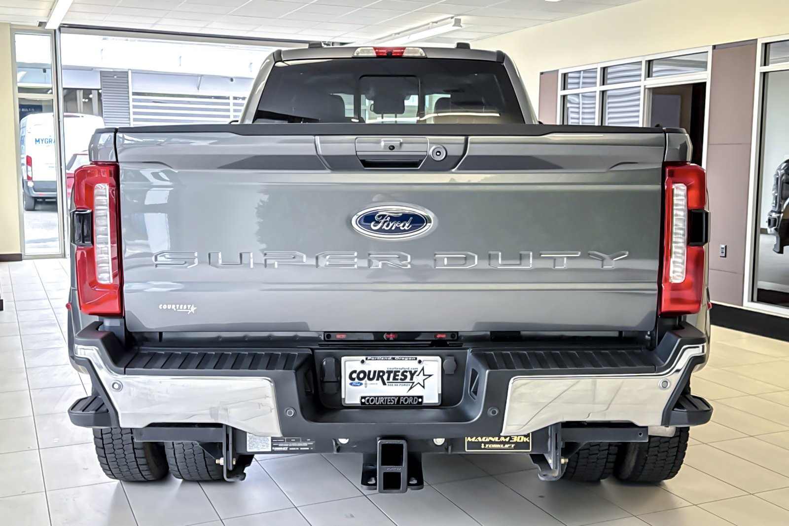 Used 2024 Gray Metallic Ford LARIAT image 5