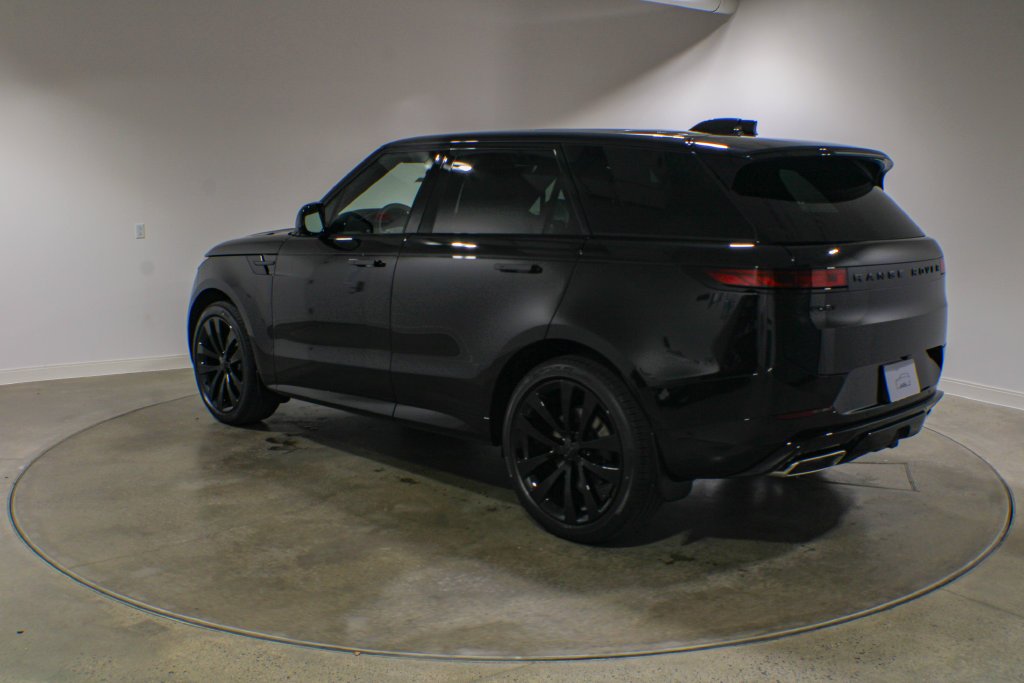 New 2027 Santorini Black Land Rover Dynamic SE image 4