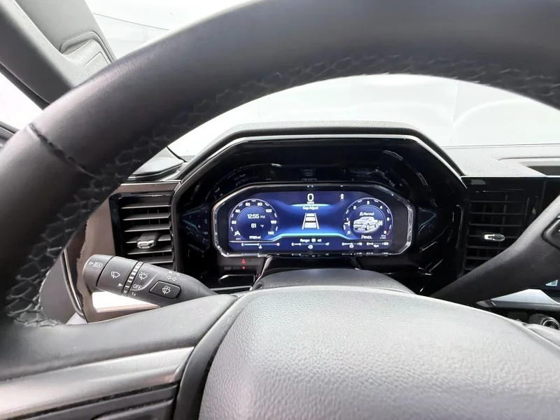 Used 2024  Chevrolet LT Pickup 4D 5 3/4 ft image 32