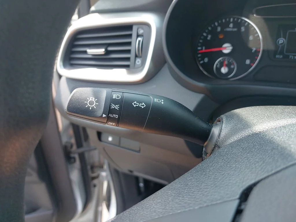 Used 2016 Silver Kia LX image 23
