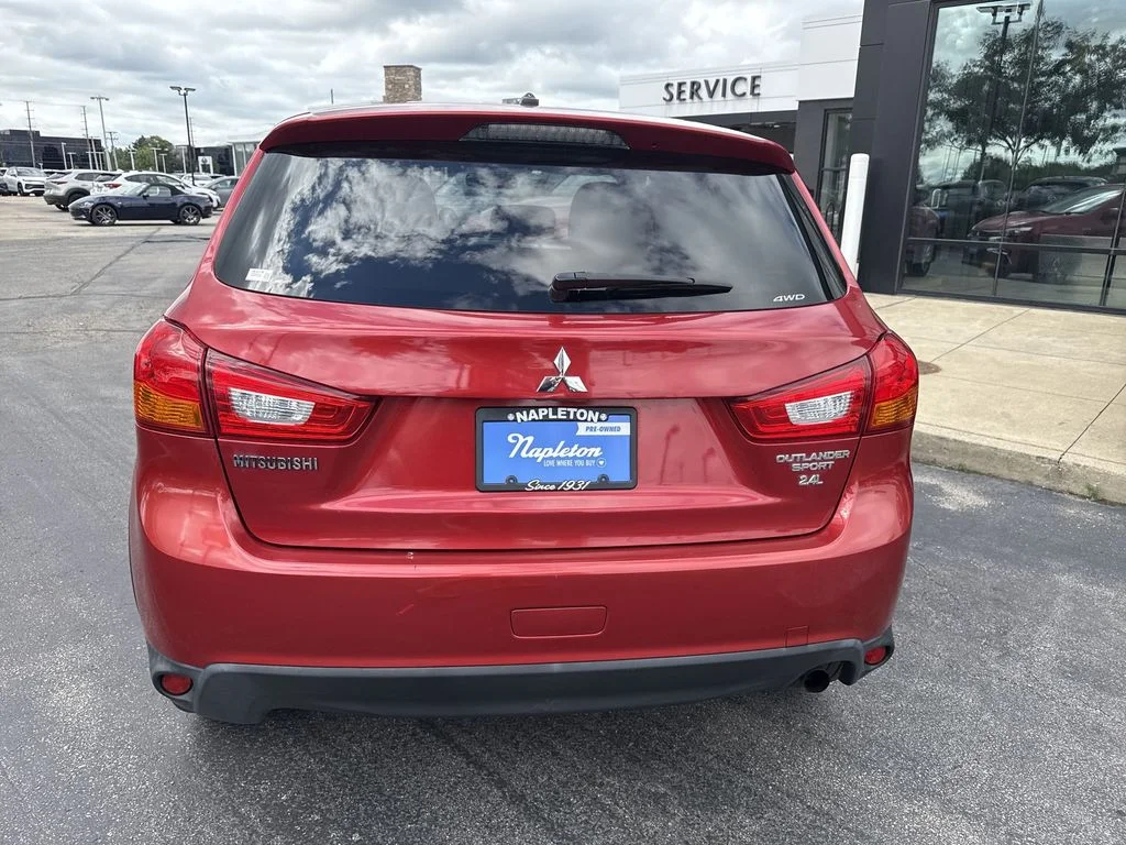 Used 2016  Mitsubishi ES image 2