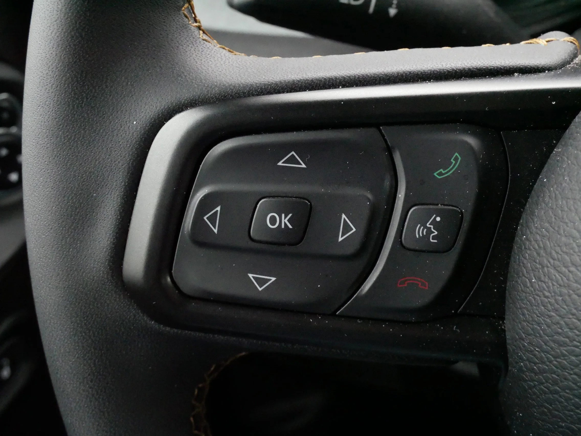 Used 2025 Fathom Blue Pearlcoat Jeep Sport S image 26