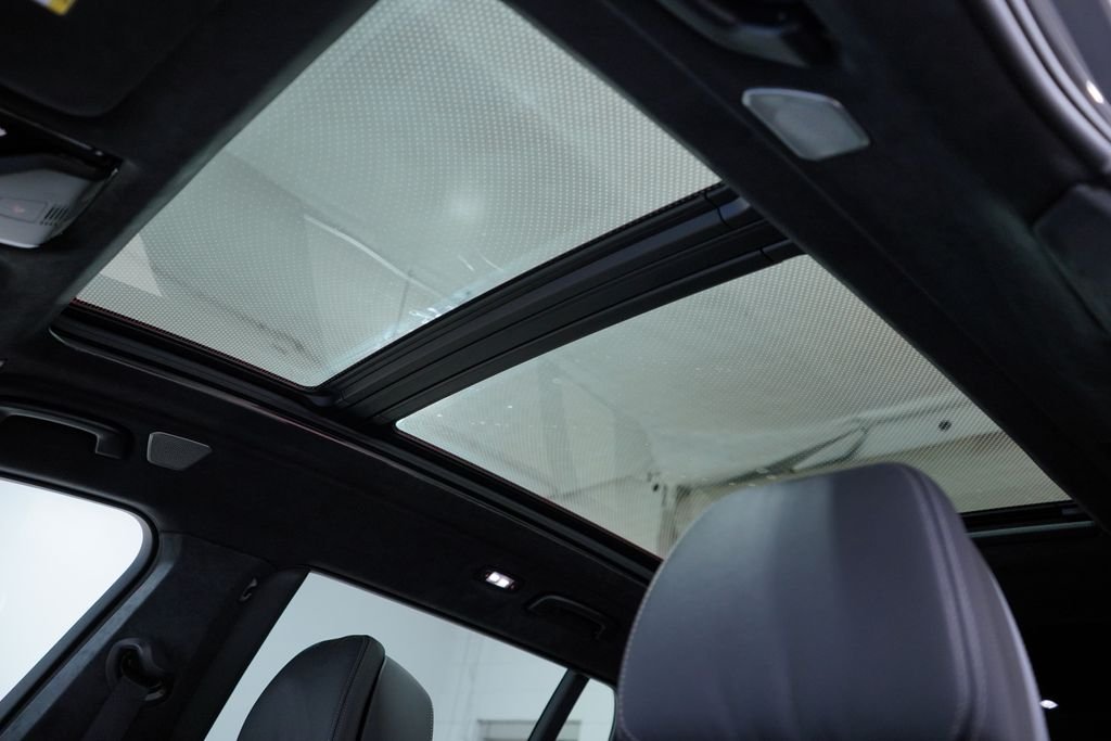 New 2026 Black Sapphire Metallic BMW ALPINA XB7 image 9