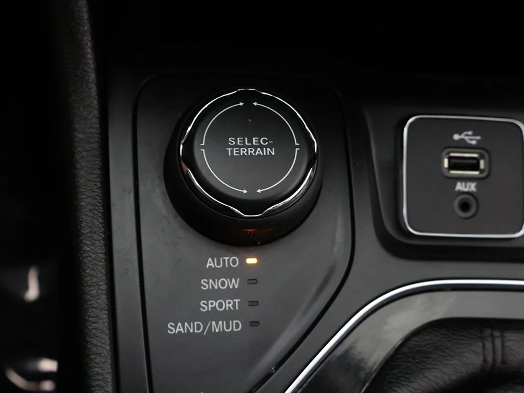 Used 2019 Gray Jeep Limited image 56
