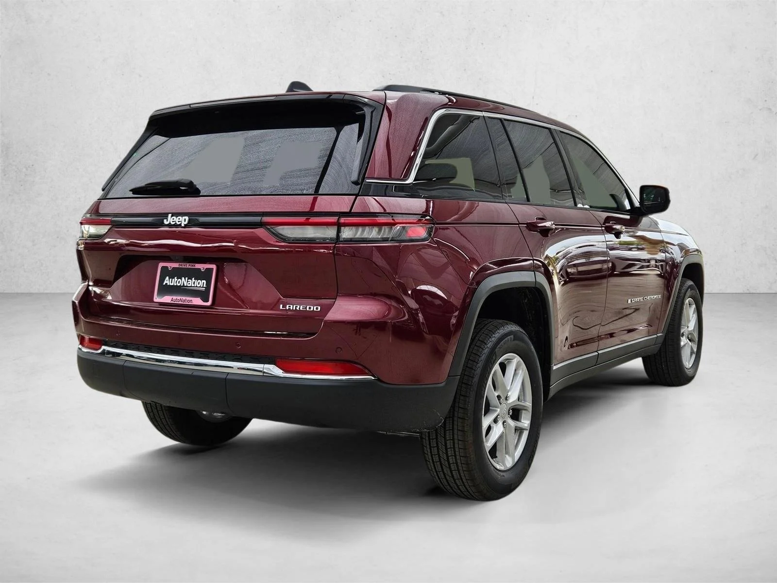 New 2026 Velvet Red Pearl-Coat Exterior Paint Jeep Laredo image 2