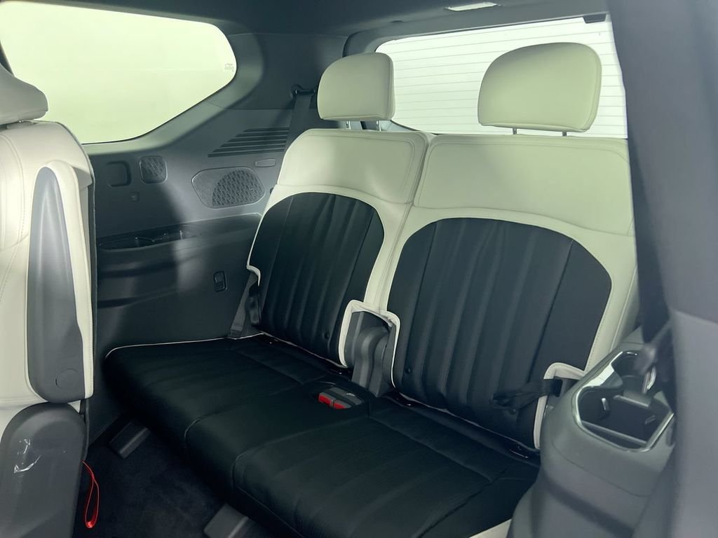 New 2026 Glacial White Pearl / Black Ro Kia GT-Line AWD image 31