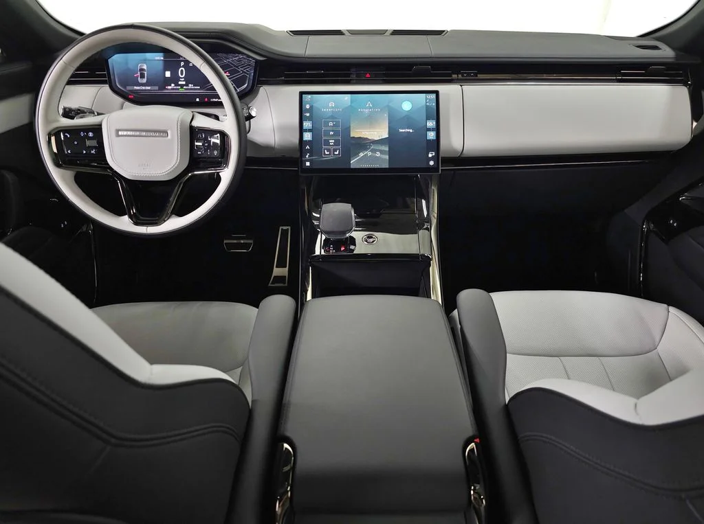 Used 2025 White Land Rover Dynamic SE image 14