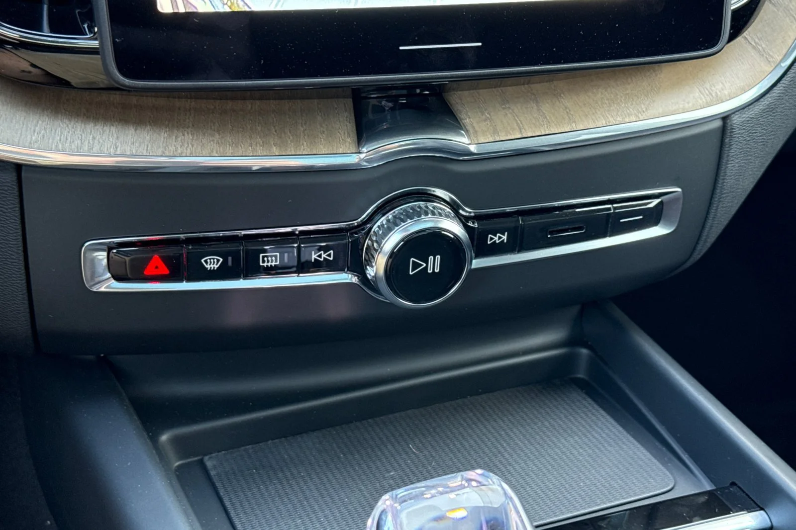 New 2026 ONYX BLACK Volvo Ultra image 18