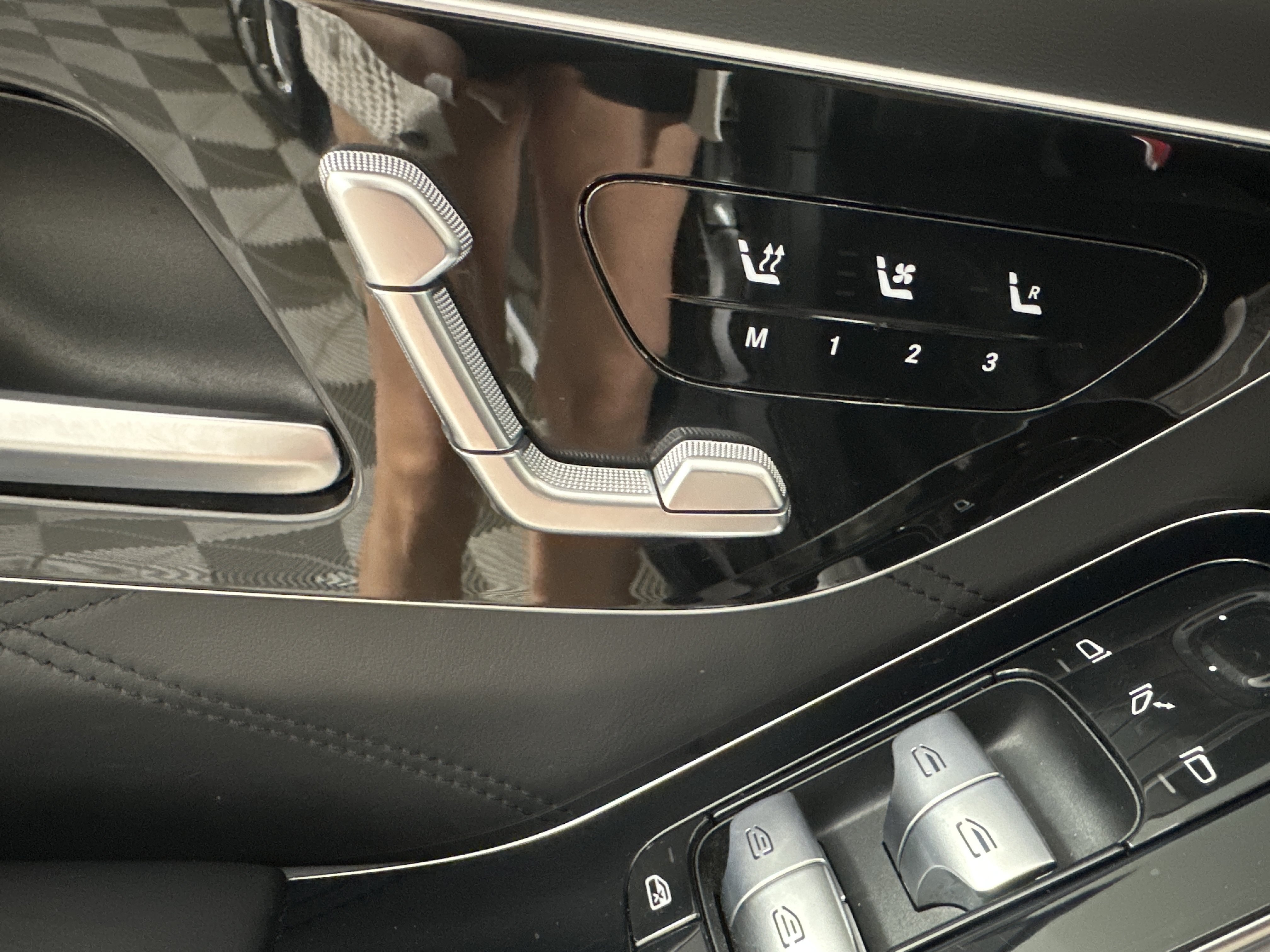 Used 2022 Black Mercedes-Benz Maybach S 580 image 10