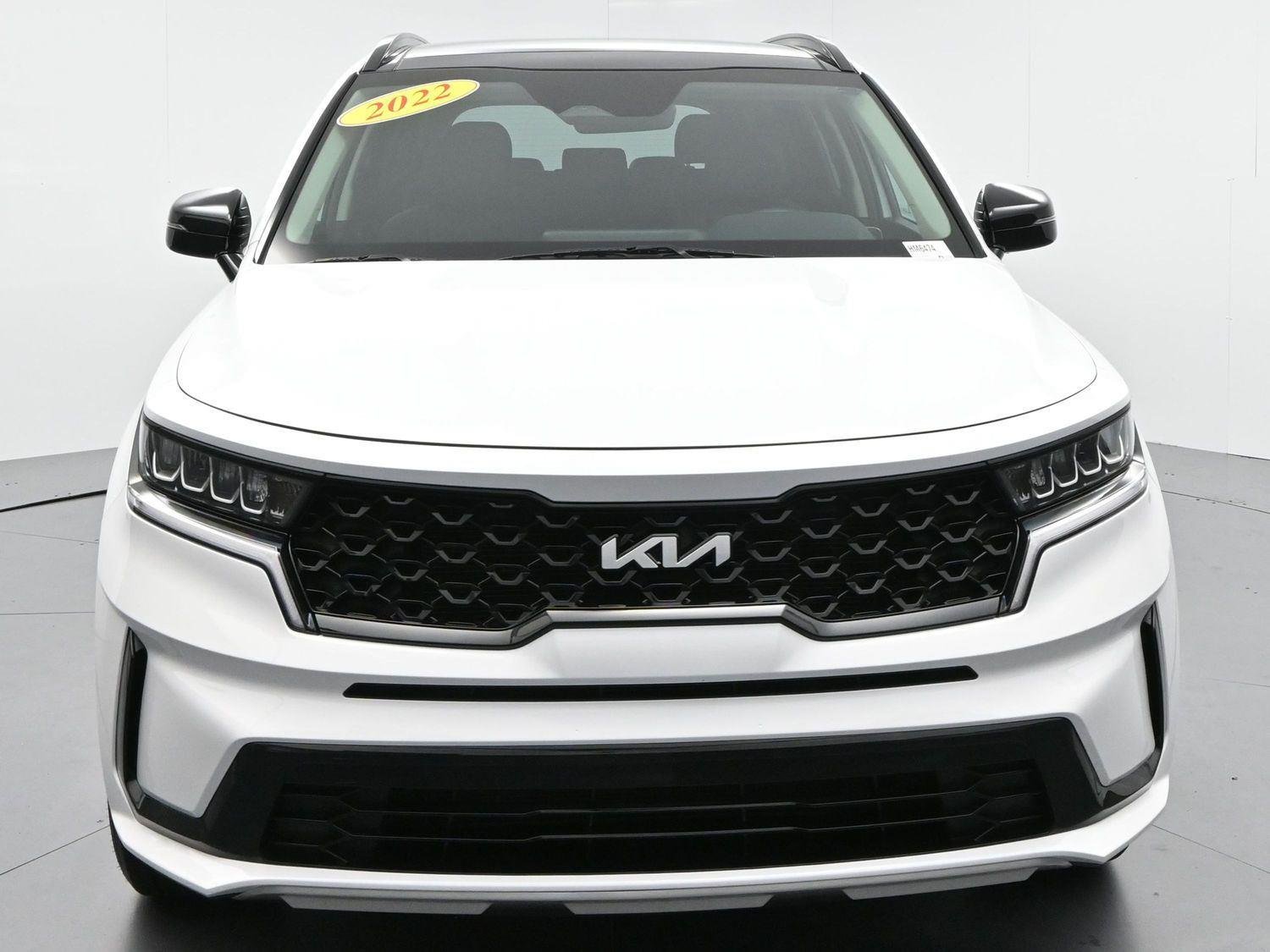 Used 2022 Glacial White Pearl Kia S image 2