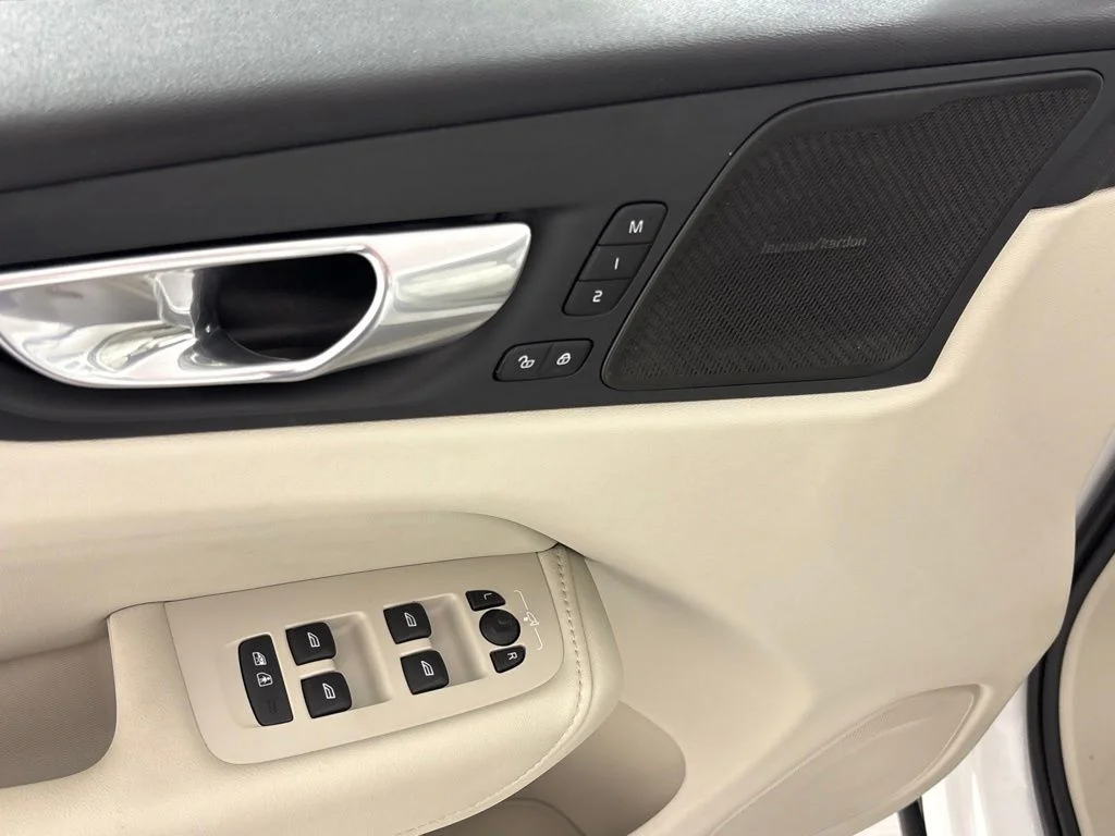 Used 2026 White Volvo B5 Ultra image 27