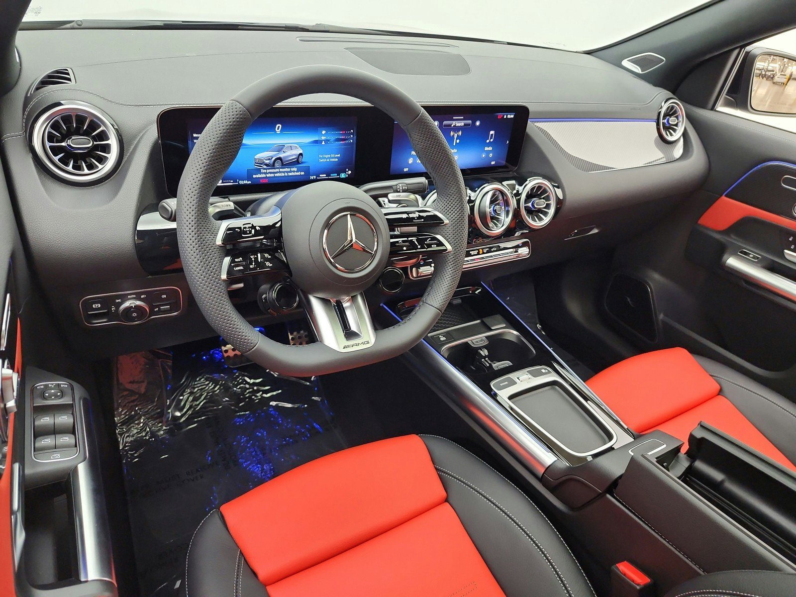New 2026 MANUFAKTUR Mountain Grey Magno Mercedes-Benz AMG® GLA 35 4MATIC SUV image 30