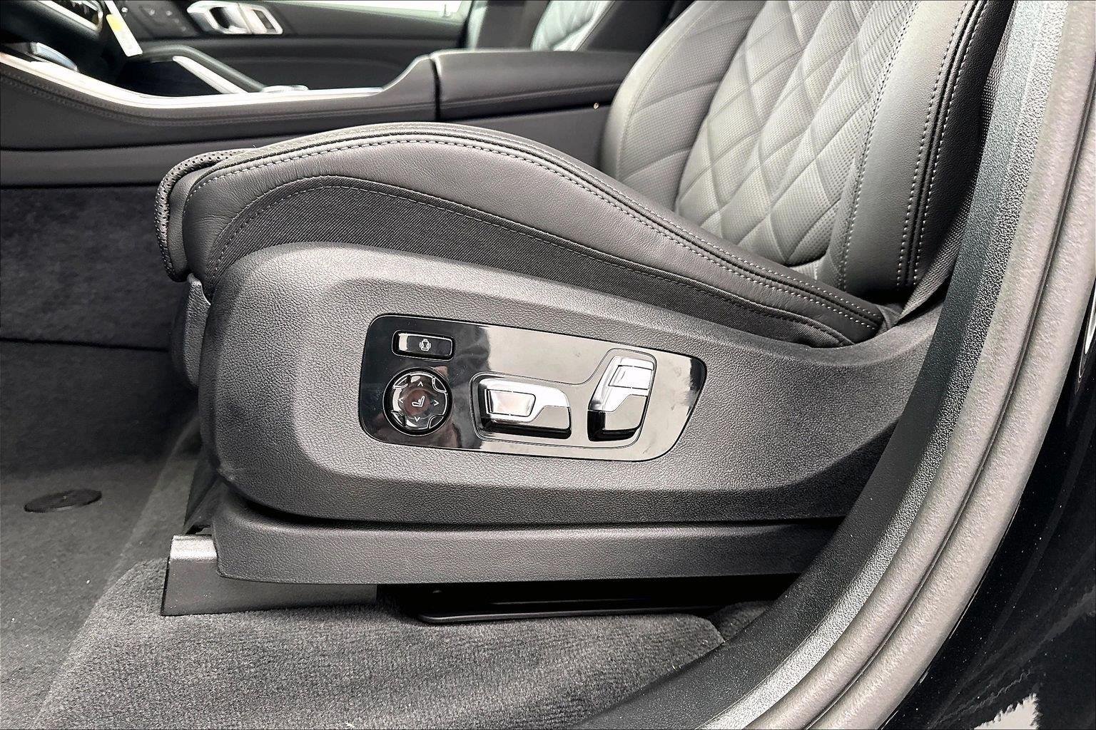 New 2026 Black Sapphire Metallic BMW xDrive50e image 26