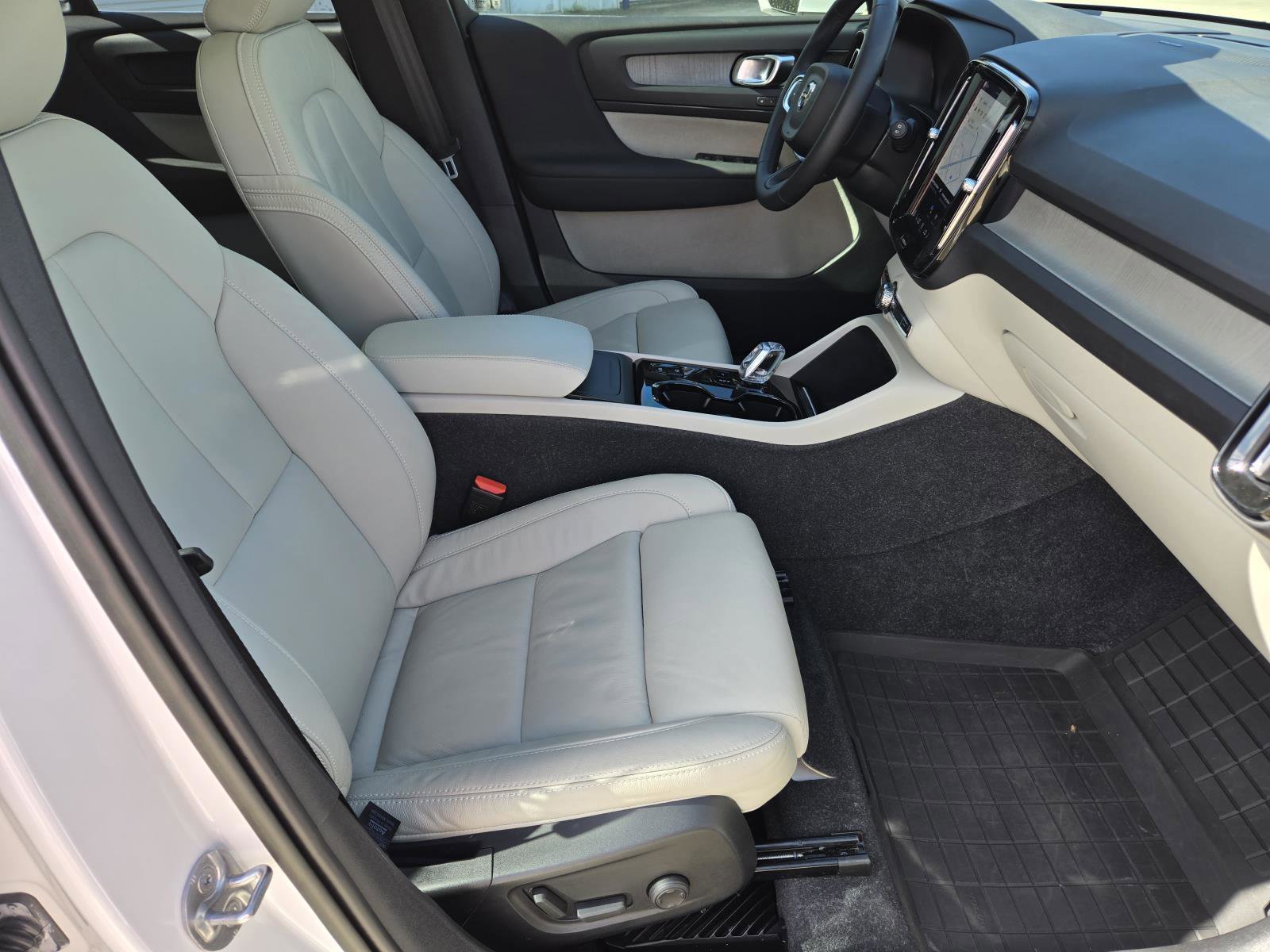 Used 2023 Crystal White Volvo Ultimate Bright Theme image 41