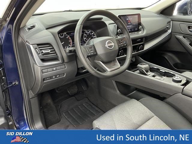 Used 2025 Deep Ocean Blue Pearl Nissan SV image 16