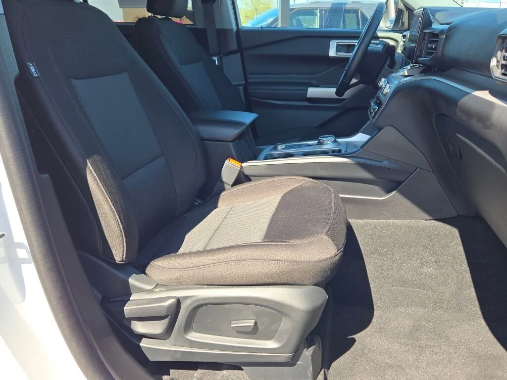 Certified Used 2023 Oxford White Ford XLT image 6