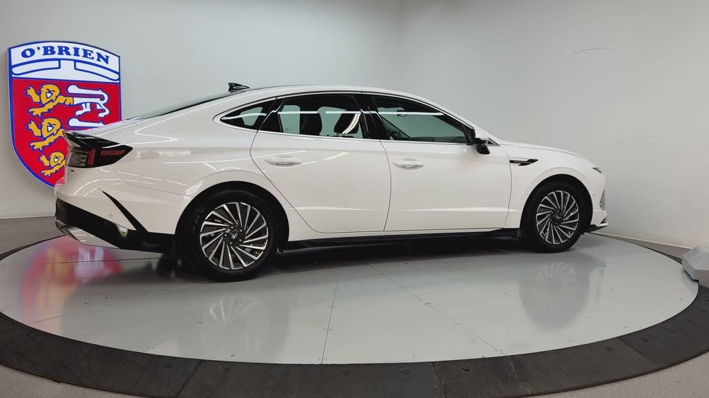 Used 2024 White Hyundai Limited image 4