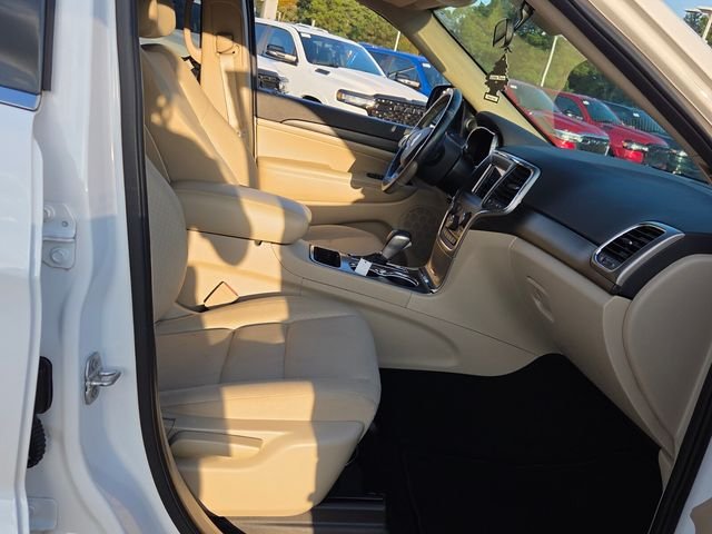 Used 2020 White Jeep Laredo E image 16