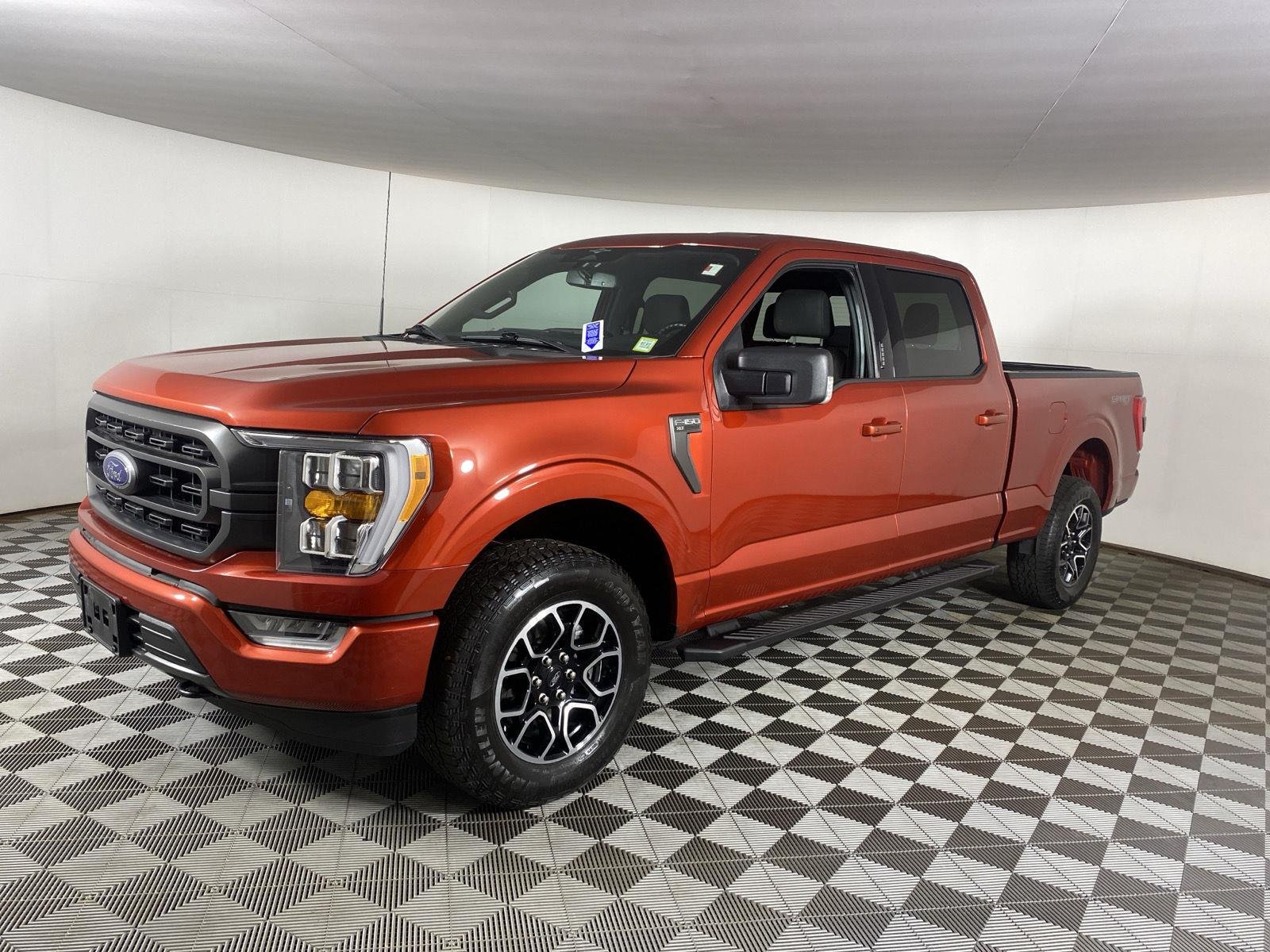 Used 2023 Hot Pepper Red Tinted Clearcoat Ford XLT image 6
