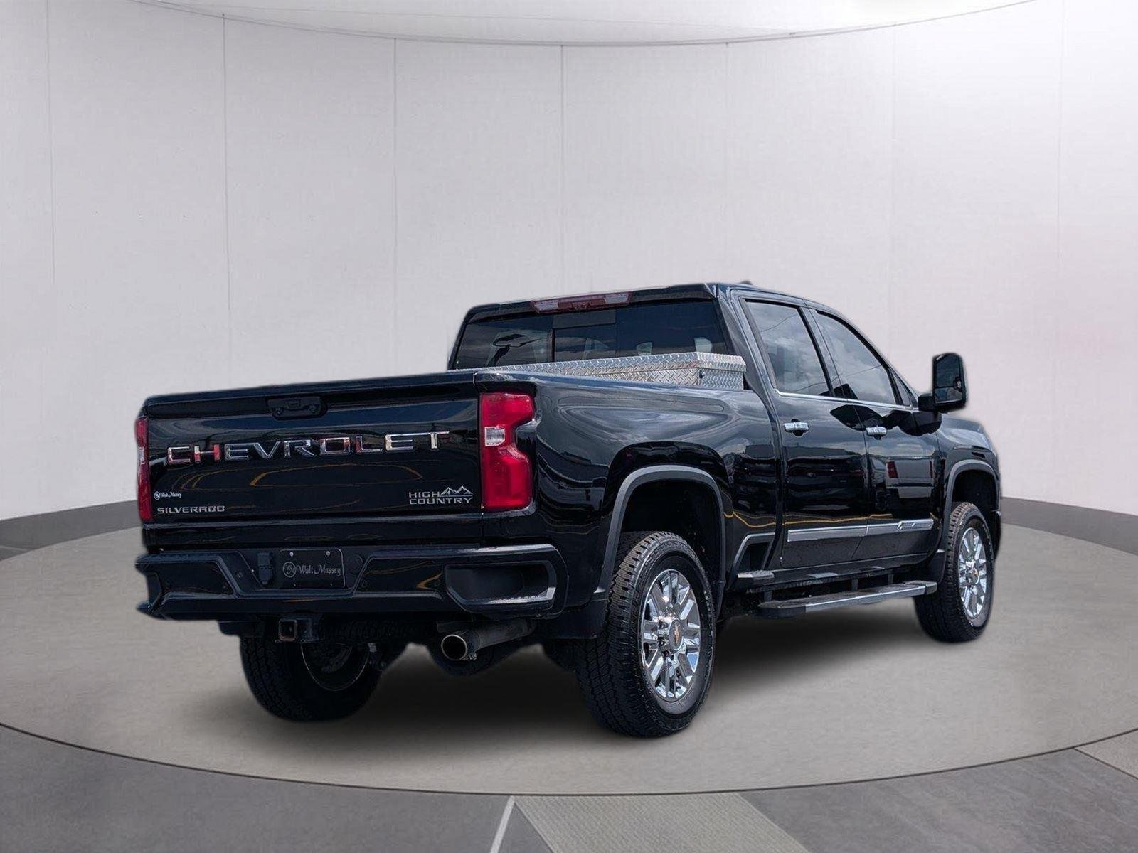 Used 2024 Black Chevrolet High Country image 5