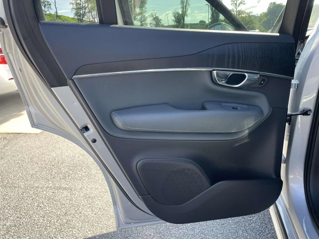 Used 2020 Bright Silver Metallic Volvo Momentum image 2
