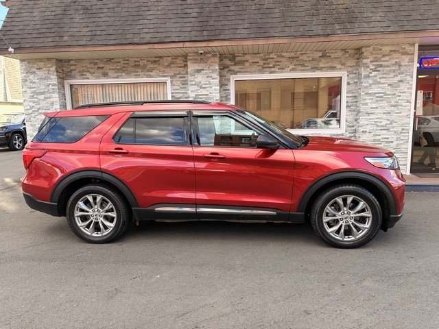 2021 Ford Explorer XLT photo 3