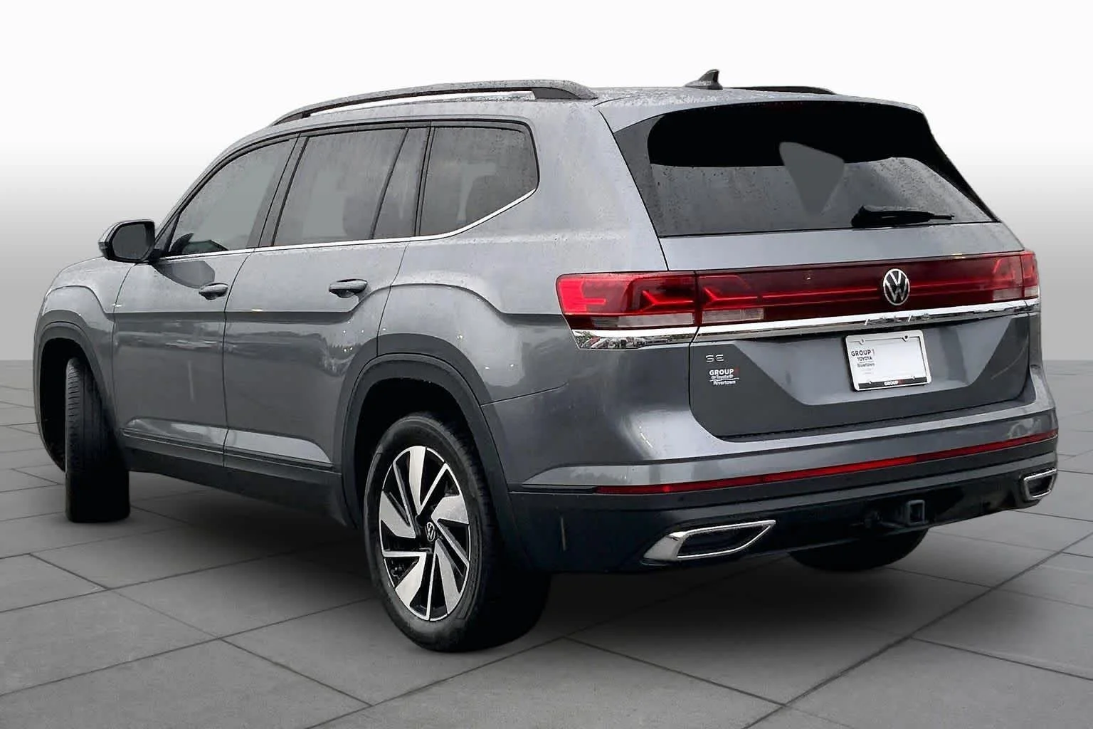 Used 2025 Platinum Gray Metallic Volkswagen 2.0T SE w/Technology image 11