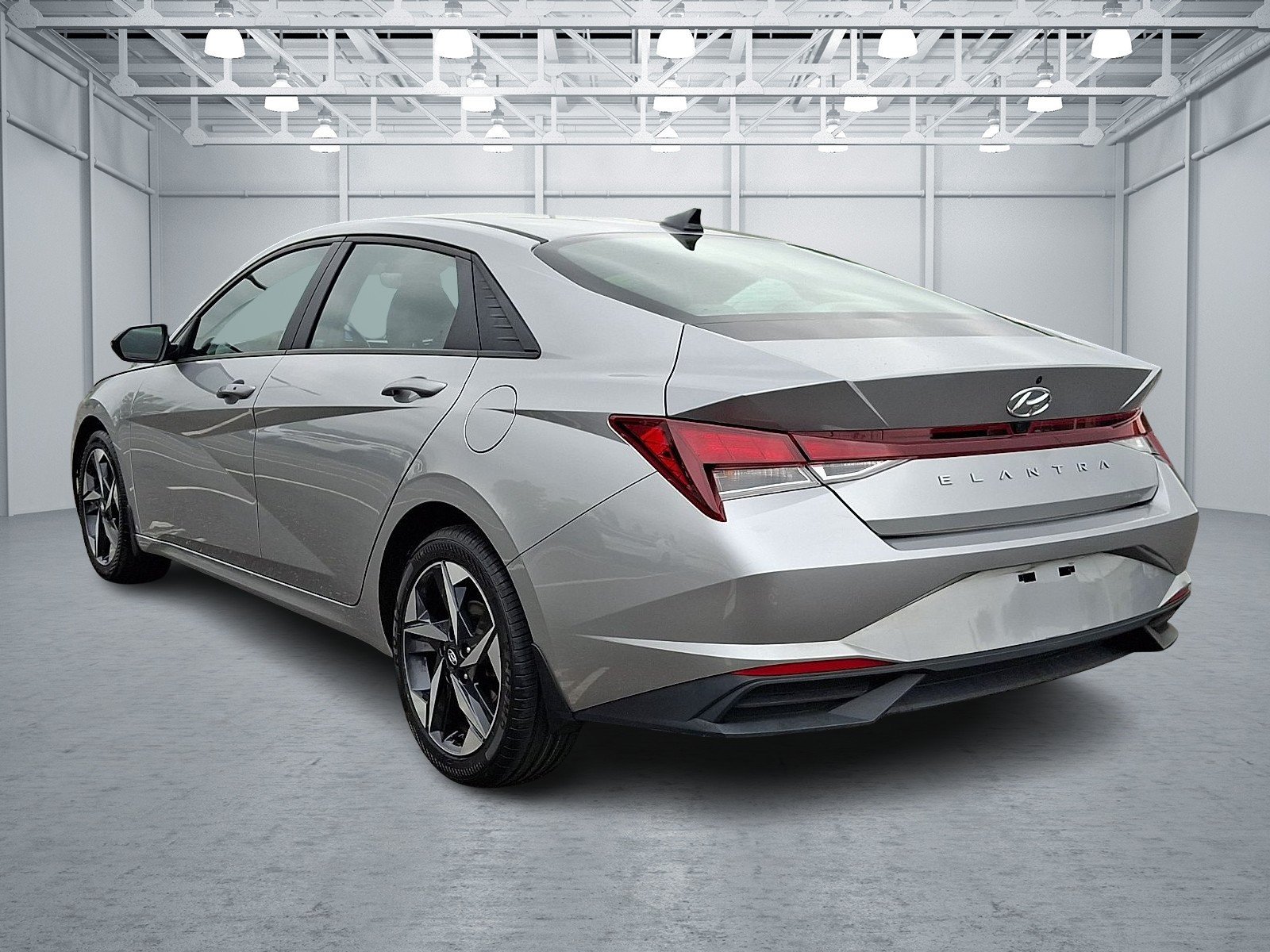 Used 2023 Shimmering Silver Pearl Hyundai SEL image 3