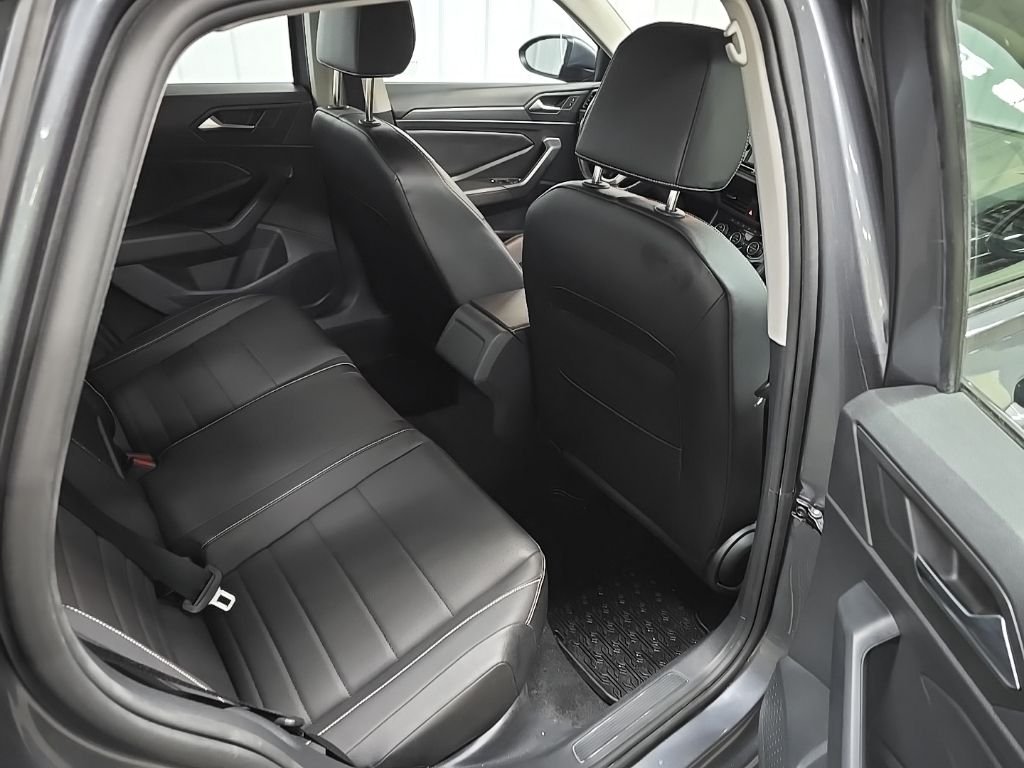 Used 2023 Gray Volkswagen 1.5T SE image 17