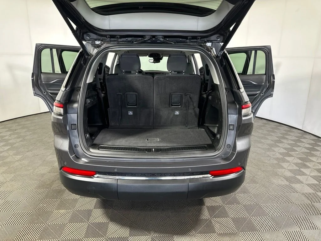 Used 2021 Gray Jeep Laredo image 21