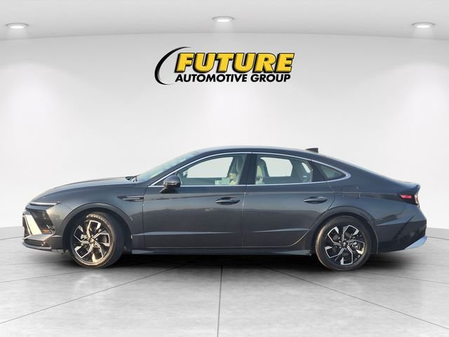Used 2025 Gray Hyundai SEL image 7