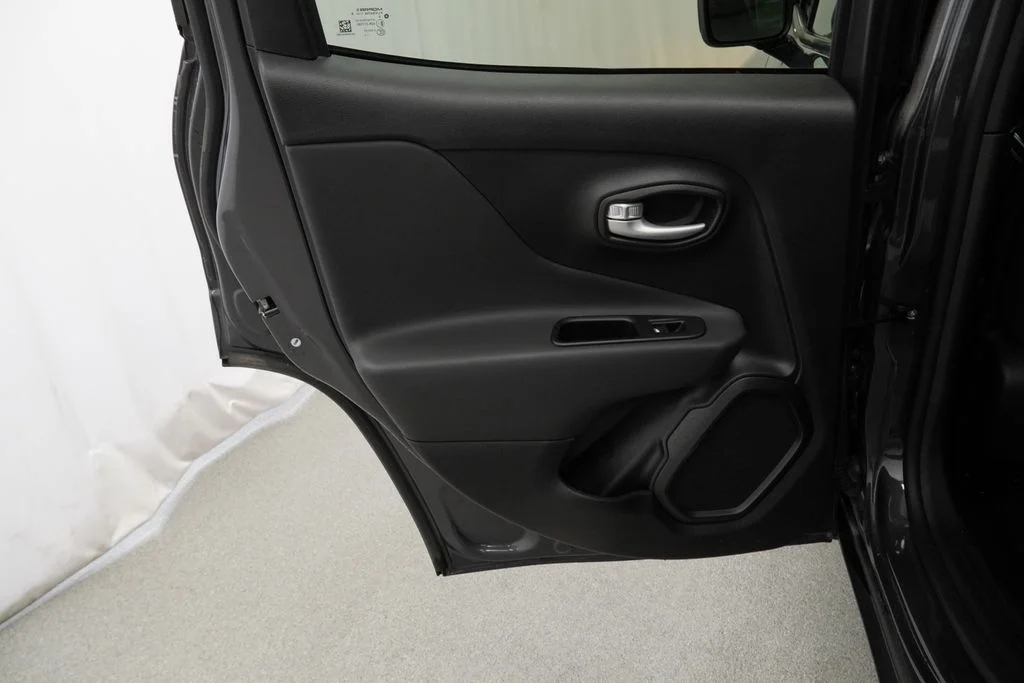 Used 2023 Gray Jeep Latitude image 43