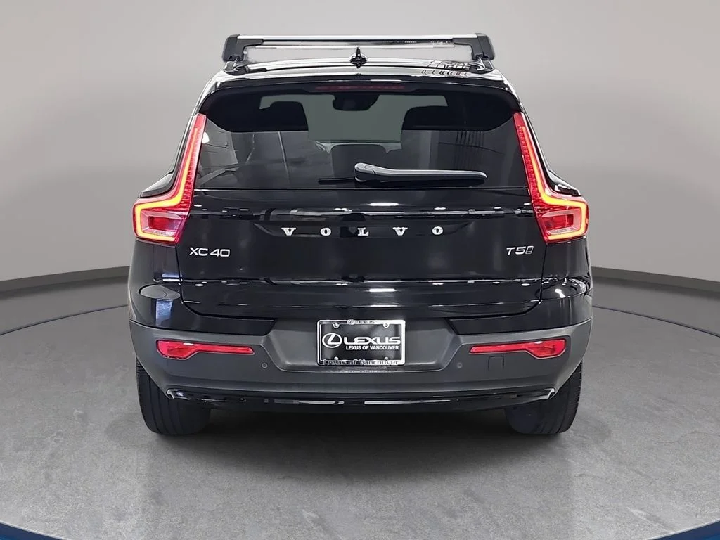 Used 2021 Black Volvo R-Design image 7