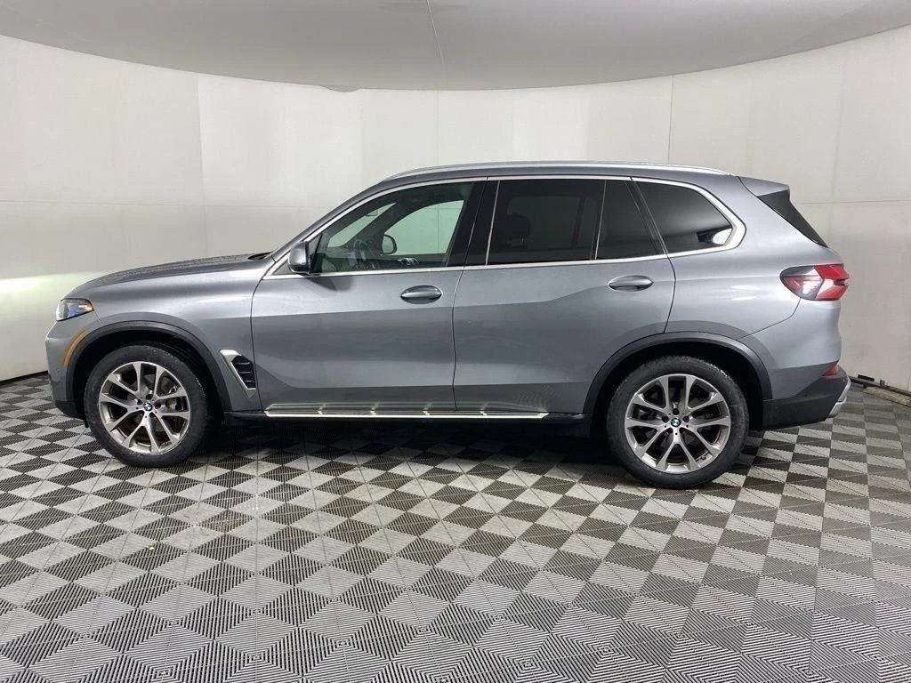 Used 2024 Gray Metallic BMW xDrive40i image 5
