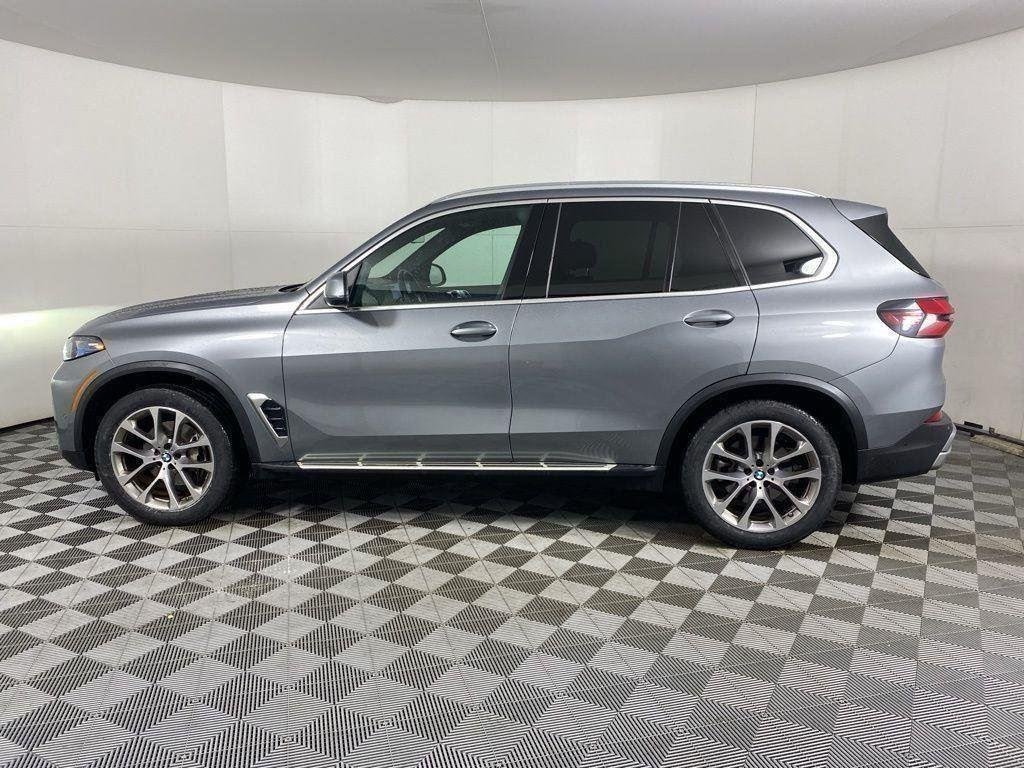 Used 2024 Gray Metallic BMW xDrive40i image 5