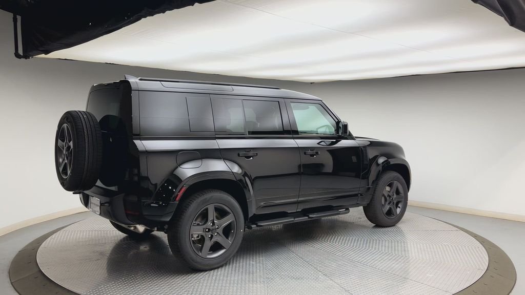 New 2026 Santorini Black LAND ROVER X-Dynamic SE image 2