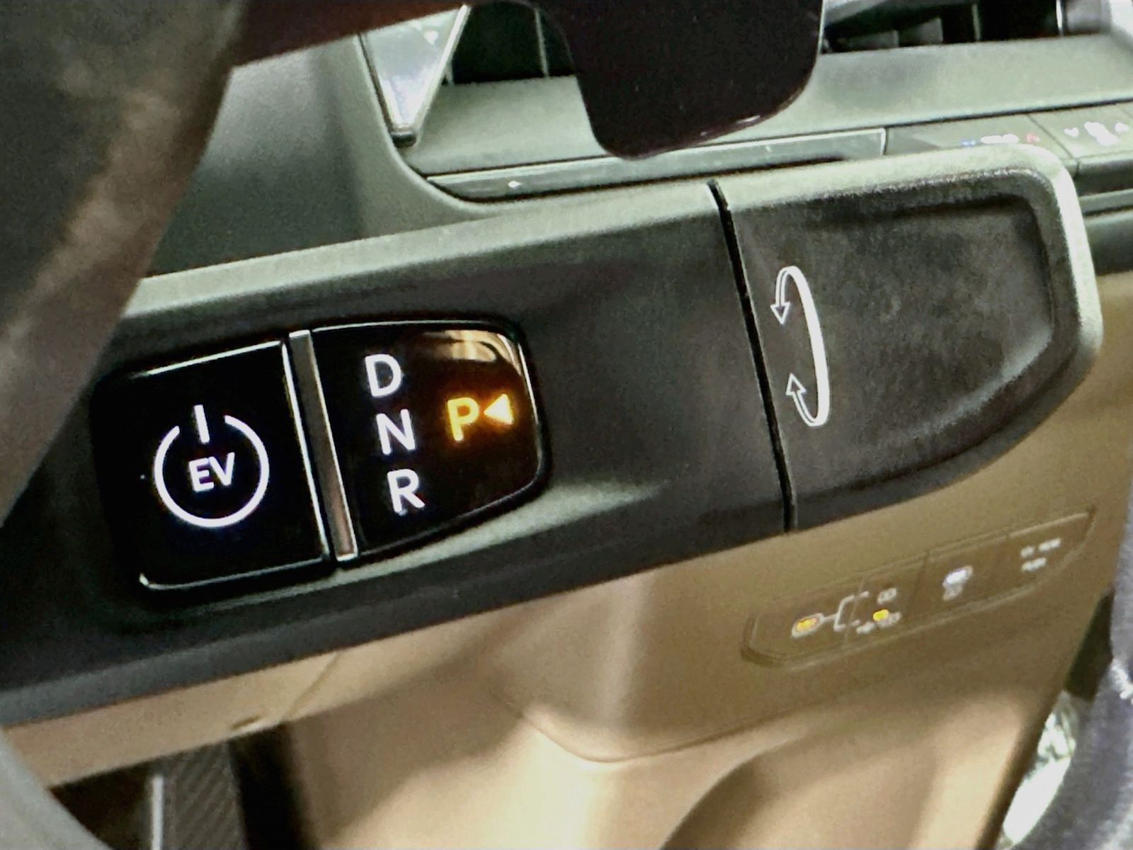Used 2024 Snow White Pearl Kia Land image 16