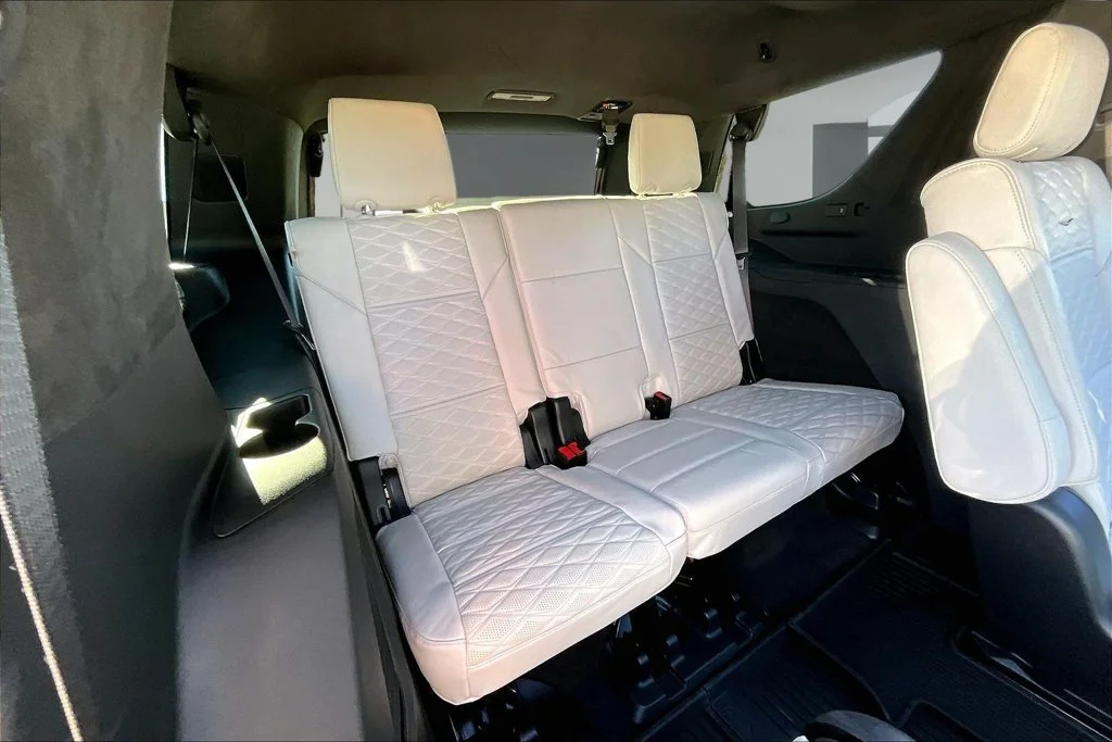 Used 2025 White Cadillac V-Series image 30