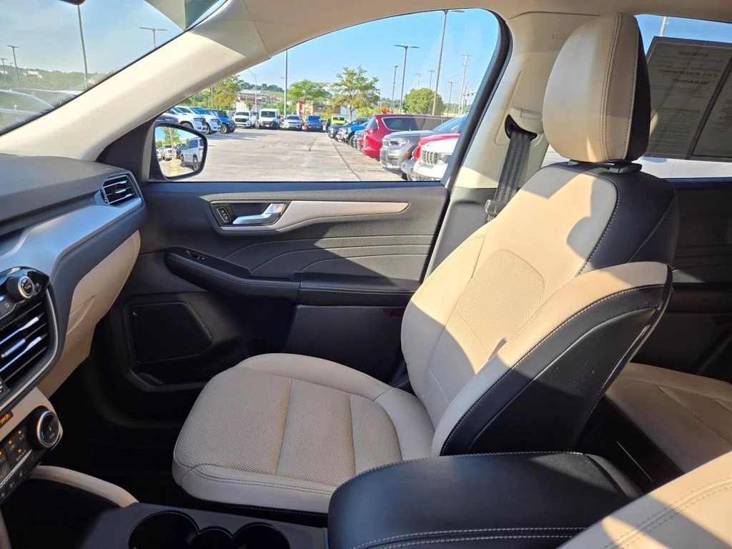 Used 2022 Blue Ford SEL image 26