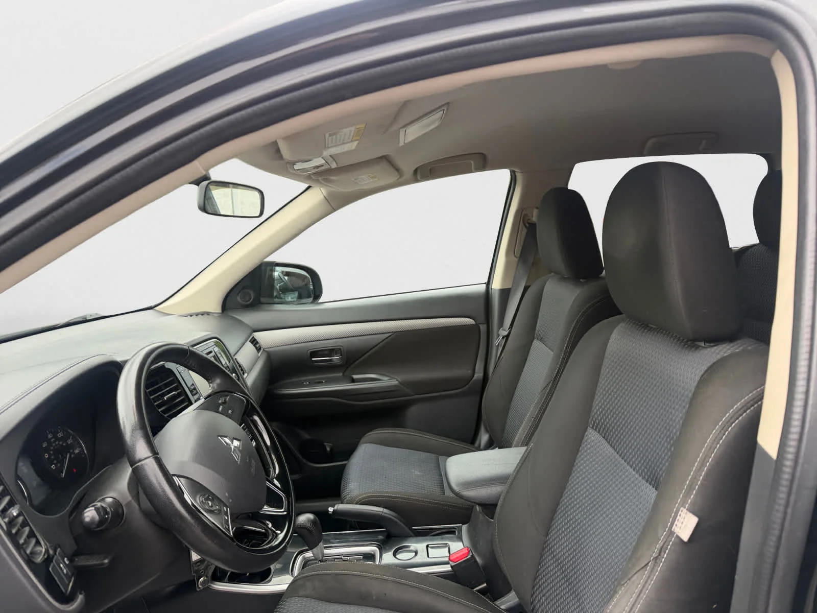 Used 2017 Labrador Black Pearl Mitsubishi ES image 13