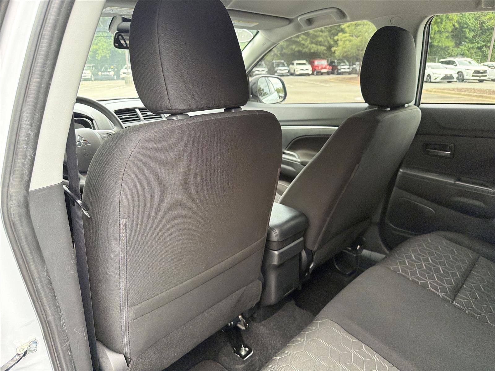 Used 2023 White Diamond Mitsubishi ES image 21