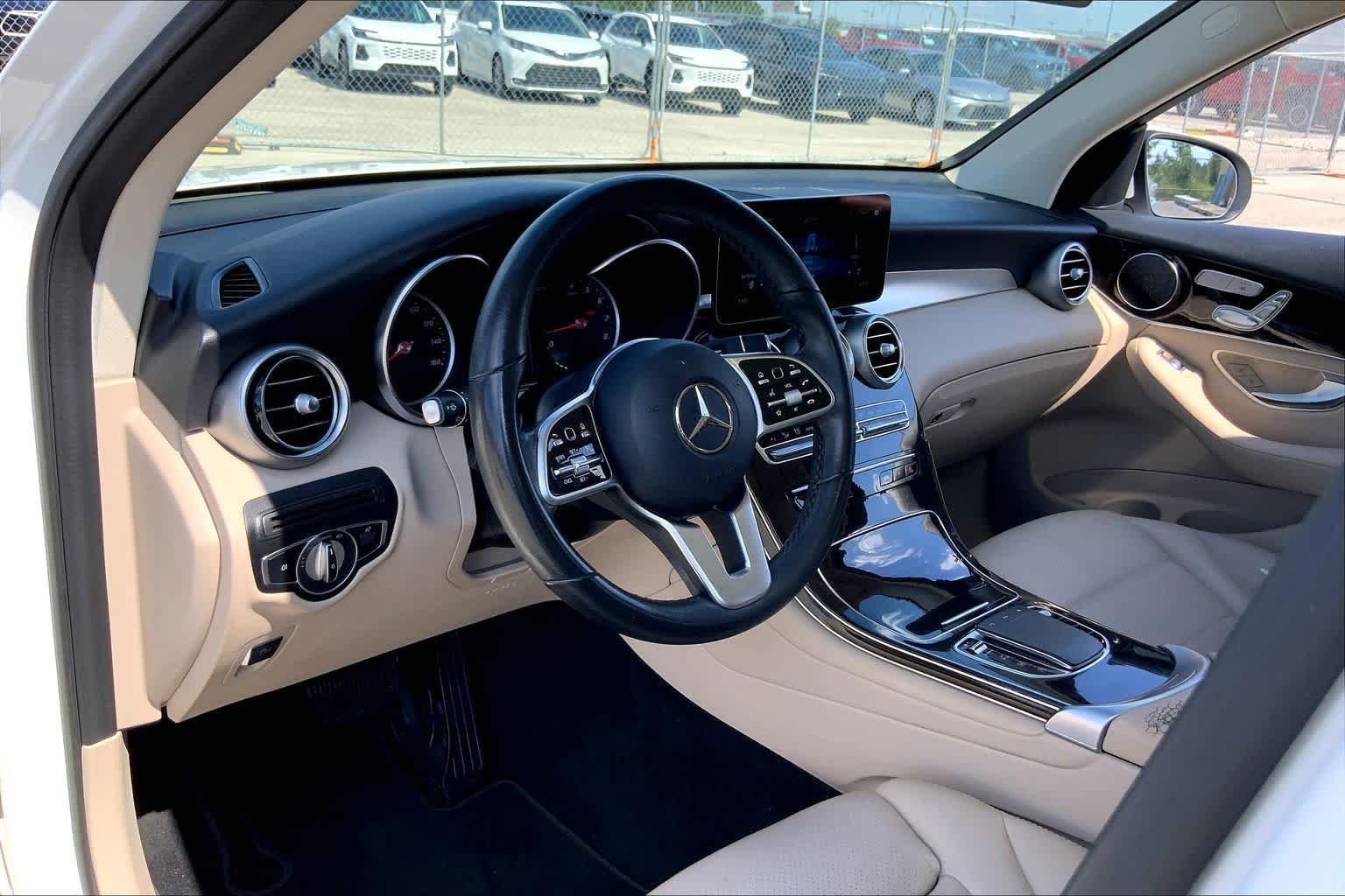 Used 2022 Polar White Mercedes-Benz GLC 300 image 17