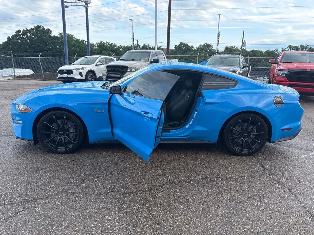 Used 2022 Grabber Blue Ford GT Premium image 4