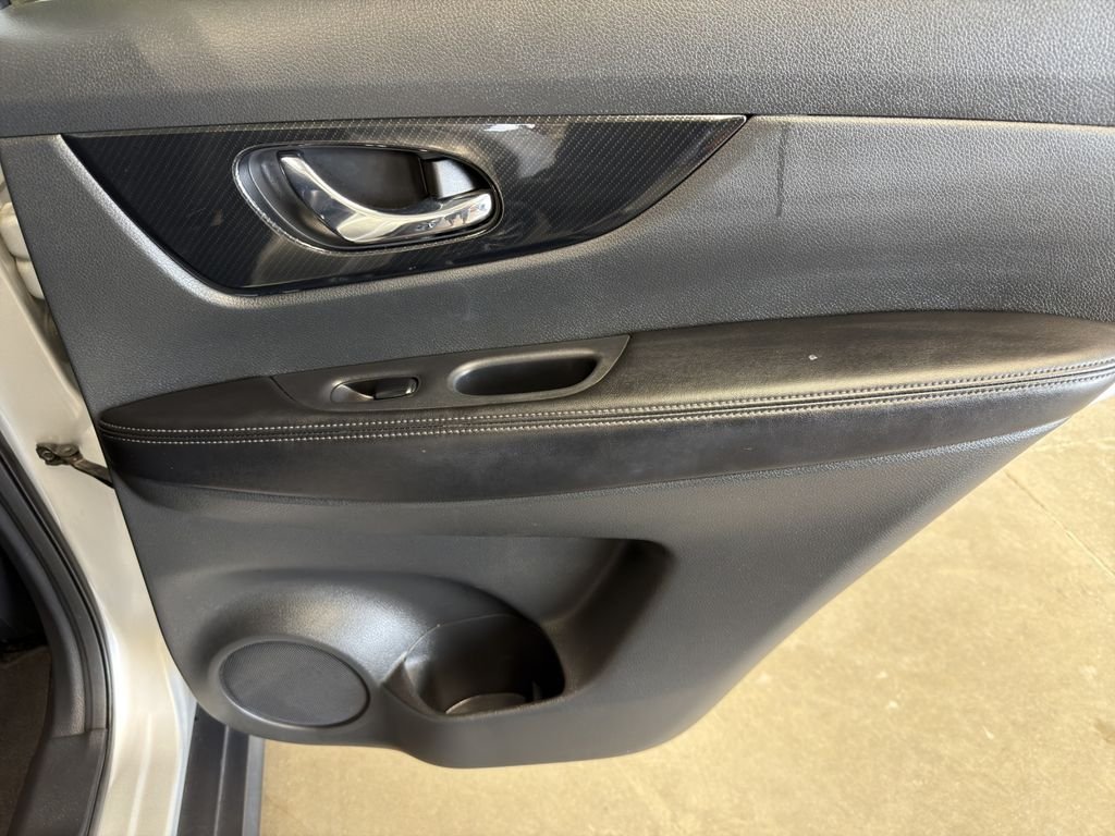 Used 2019 Silver Nissan SL image 29