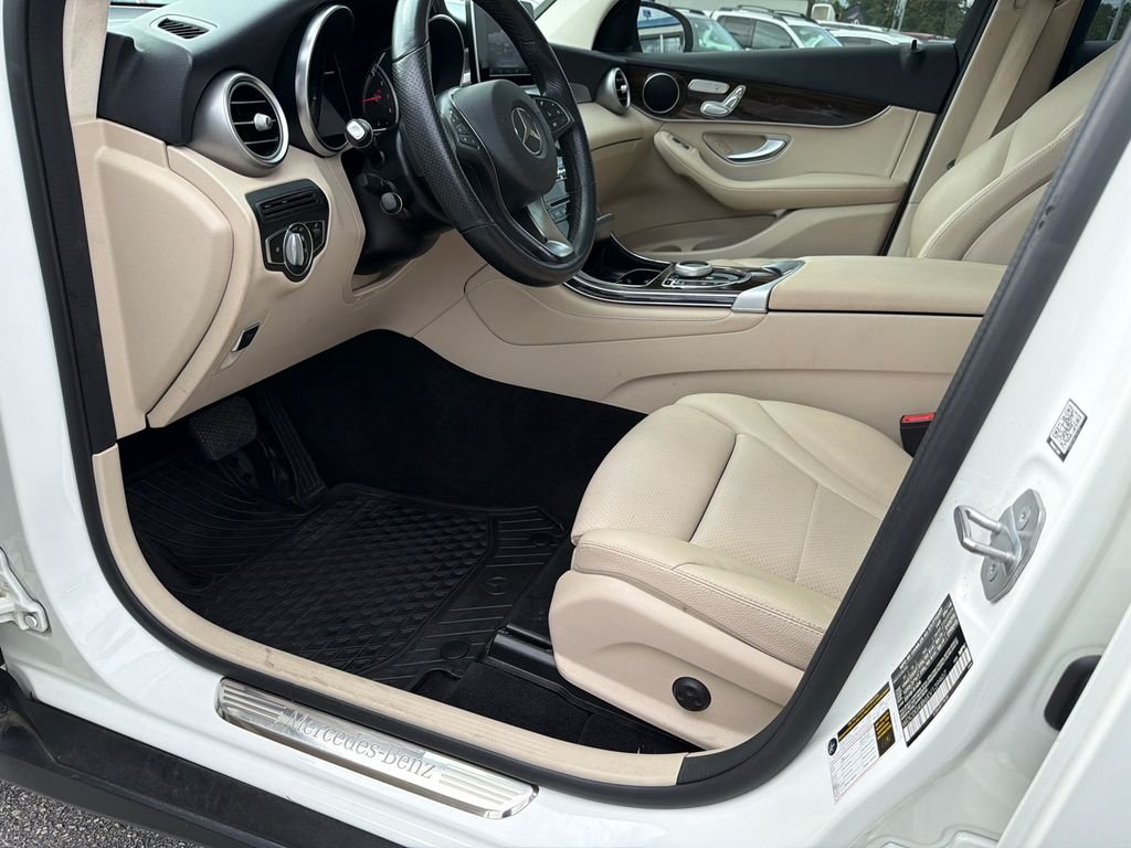 Used 2019  Mercedes-Benz GLC 300 image 9