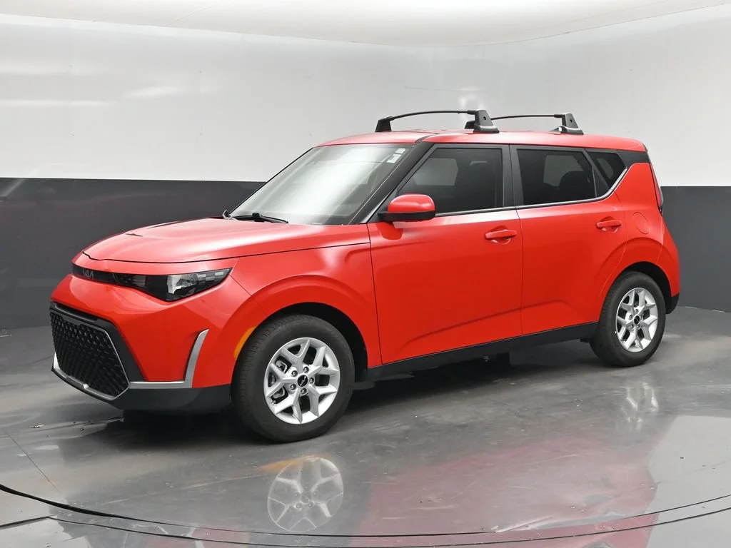 Used 2025 Red Kia LX image 9