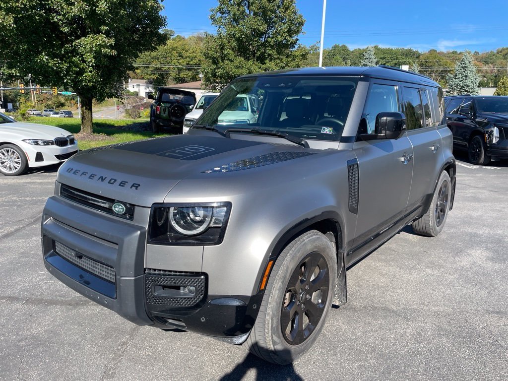Certified Used 2025 Silicon Silver Premium Metallic Land Rover X-Dynamic SE image 1