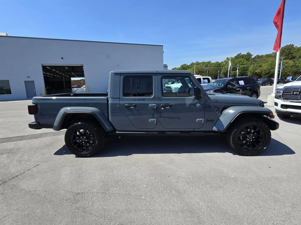 Used 2025 Anvil Clearcoat Jeep Nighthawk image 8